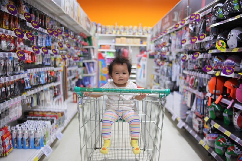 news-walmart-shopping-cart-baby