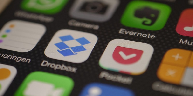 How to Delete Dropbox Files at a Scheduled Time Featured Image