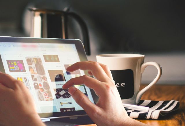 smart-displays-tablet-kitchen smart-displays-tablet-kitchen