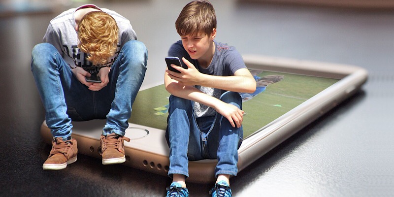 Should Kids Have Online Privacy and Not Be Tracked by Parents? Featured Image