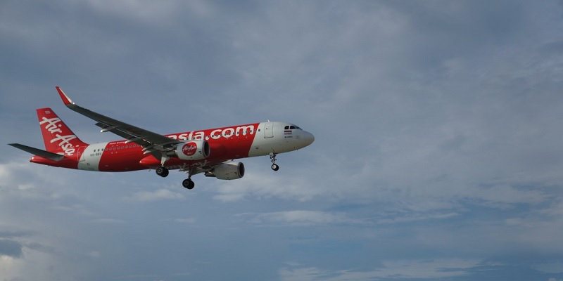 How Does Airplane Wi-Fi Work? Featured Image