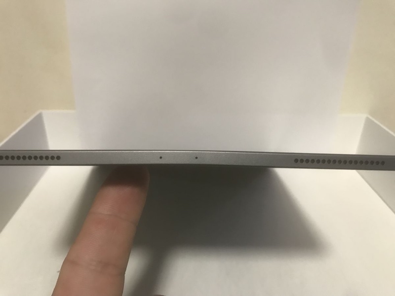 news-slightly-bent-ipad-pro-horizontal