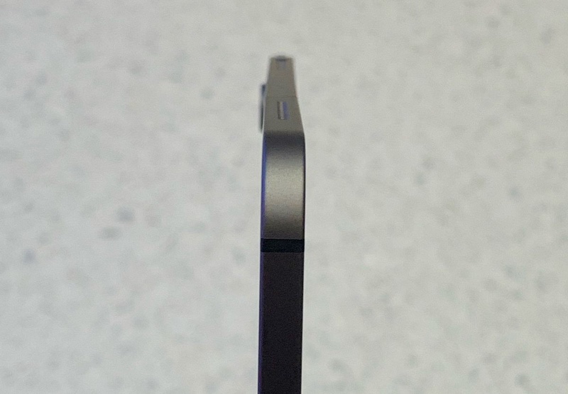 news-slightly-bent-ipad-pro-vertical