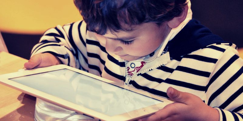 Useful Tips to Make YouTube Safer for Your Kids Featured Image