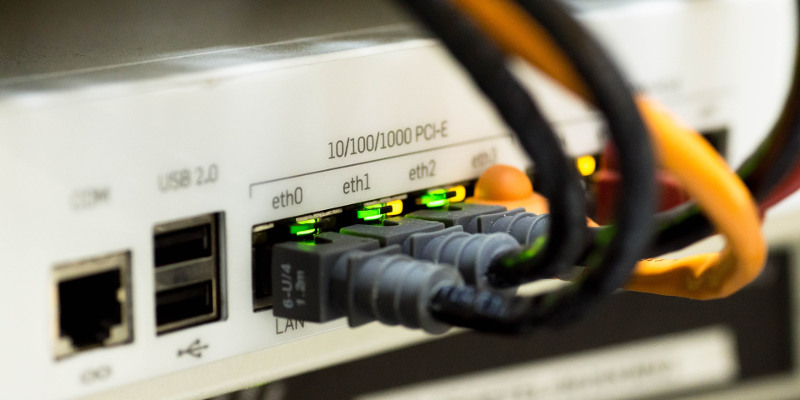 How to Use Netcat to Quickly Transfer Files Between Linux Computers Featured Image