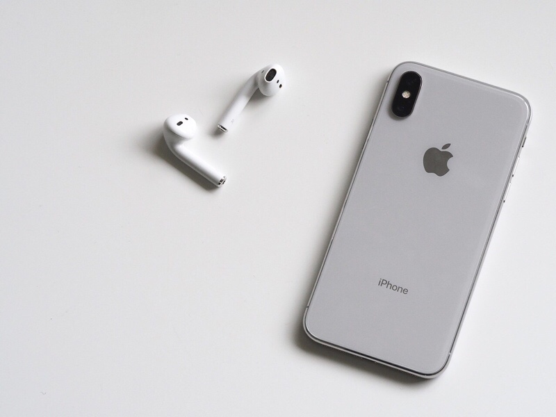 news-airpods-spying-iphones