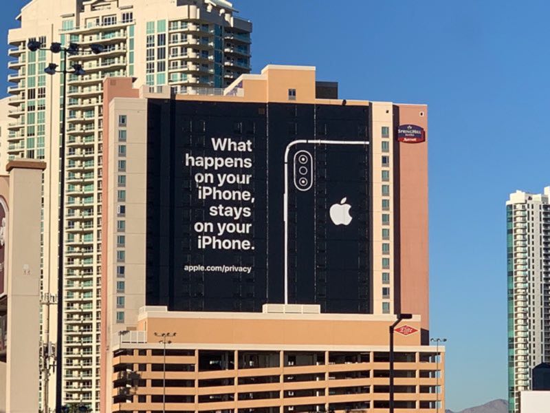 news-apple-billboard-twitter3