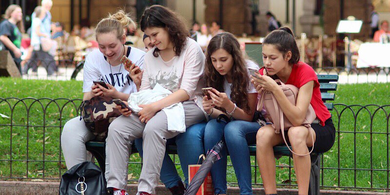 Facebook Paying Teenagers and Adults to Install an App that Spies on Them Featured Image