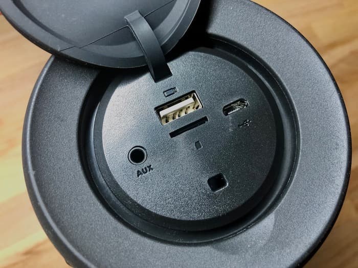 zenbre-charging-port