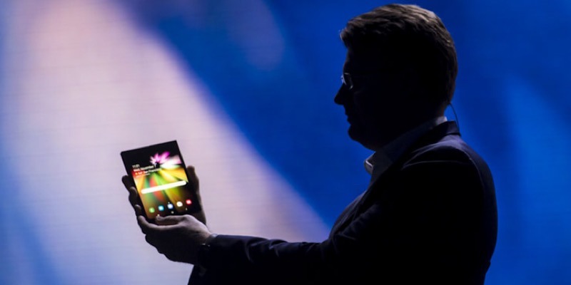 Are You Waiting to Buy a Foldable Phone? Featured Image