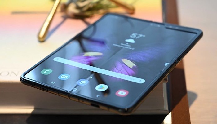 News Samsung Galaxy Fold Delay Phone