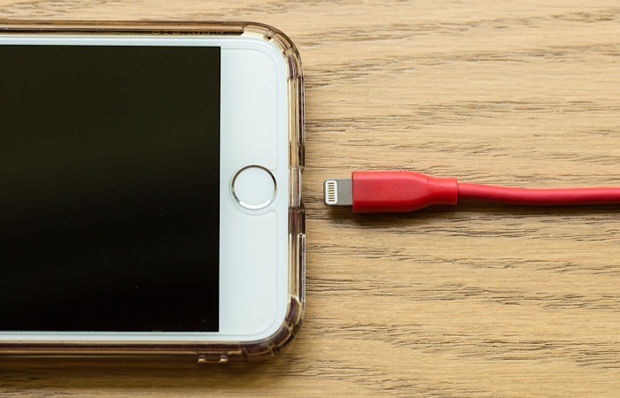 News Apple Exaggerates Battery Life Lightning