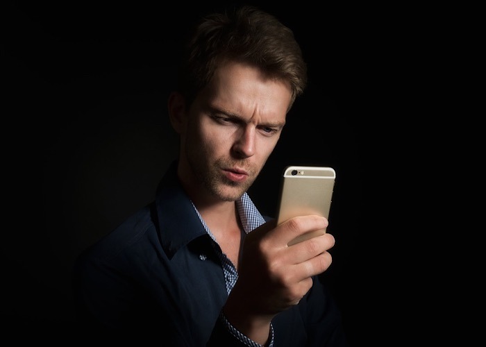 News Iphone App Data Tracker Man