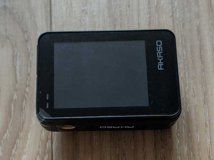 Akaso Brave 7 Back Screen 1