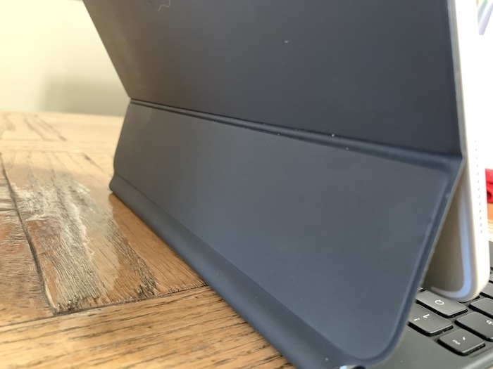 Magic Keyboard Review Hinge Look