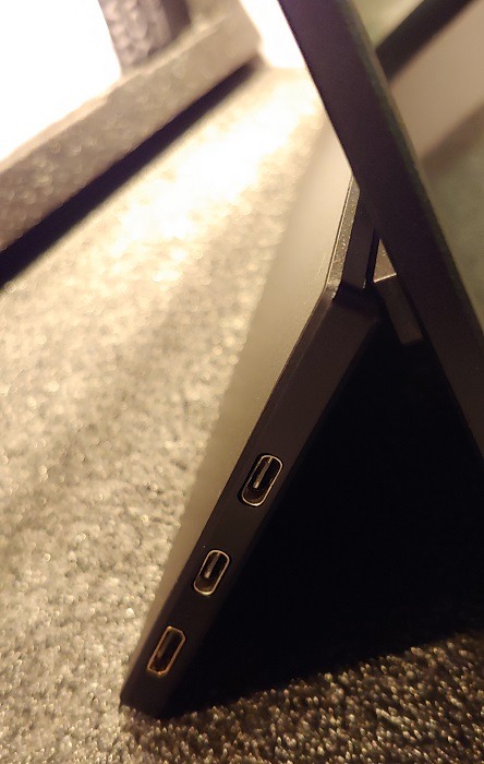 Zissu's 15.6 Inch Portable Monitor Review Port Left