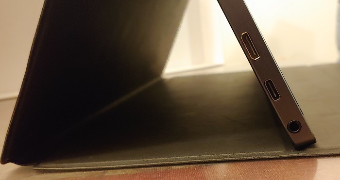 Lepow Z1 Gamut Monitor Review Left Ports Lepow Z1 Gamut Monitor Review Left Ports