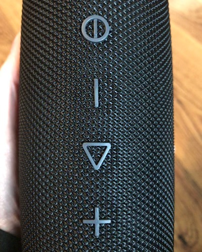 Review Treblab Hd77 Speaker Buttons