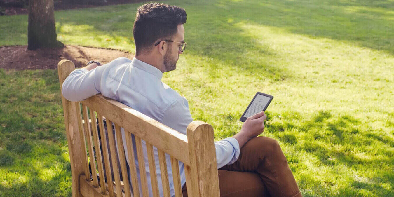 Deal Kindle Essentials Bundle Feautred