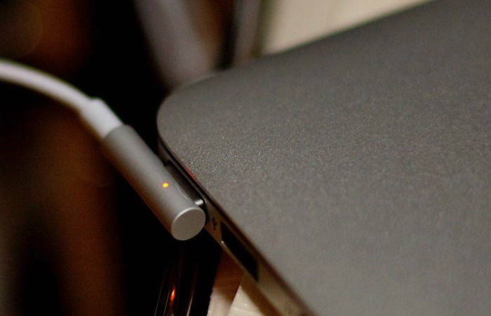 Macbook Pros Touch Bar Magsafe