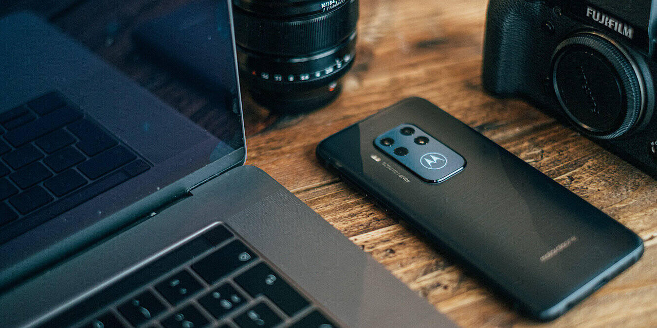 Motorola Guru Wireless Featured