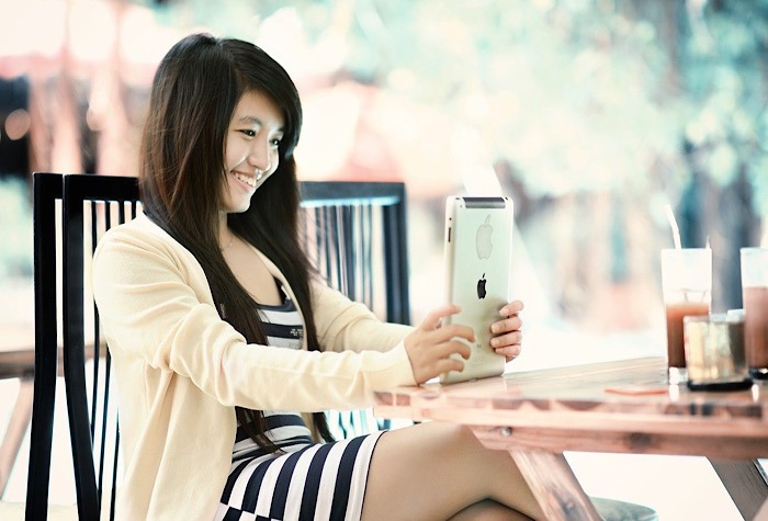 Zoom Multitasking Ipad Woman