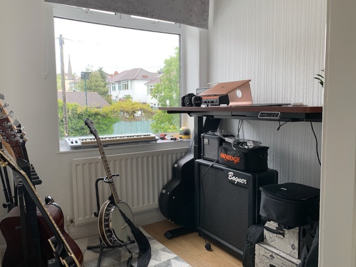 The room layout containing the Sanodesk.