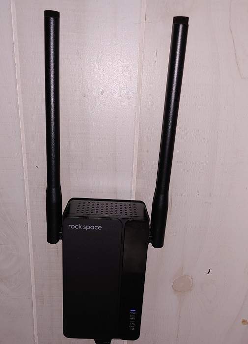 Rock Space Ax1800 Wi Fi 6 Repeater Review In Use