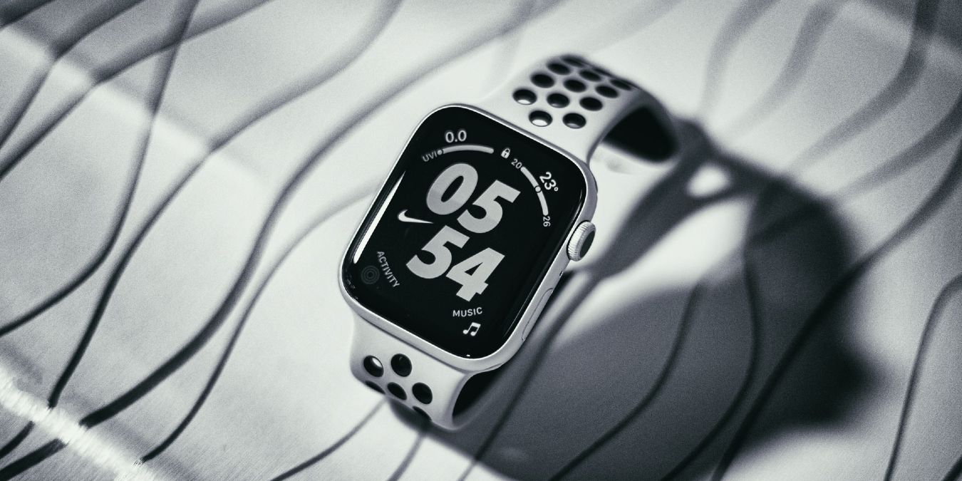 Fitbit Versus Apple Watch Featured