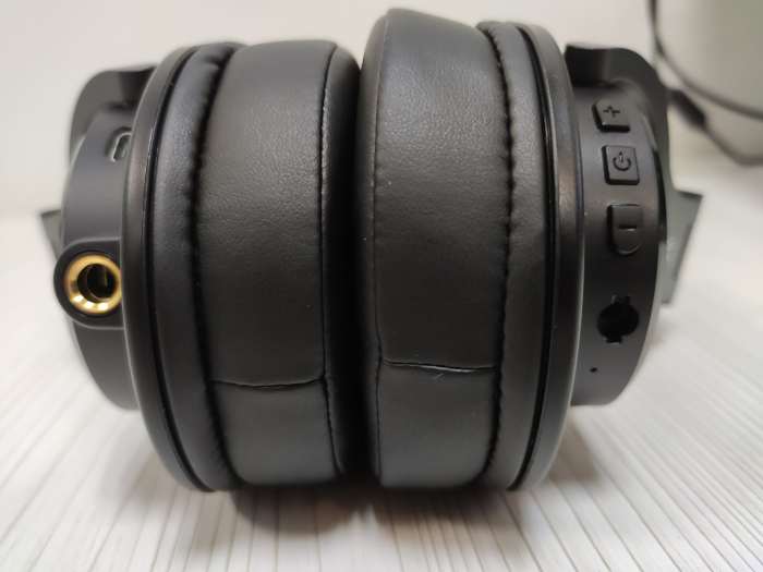 Oneodia A70 Buttons On Earcup