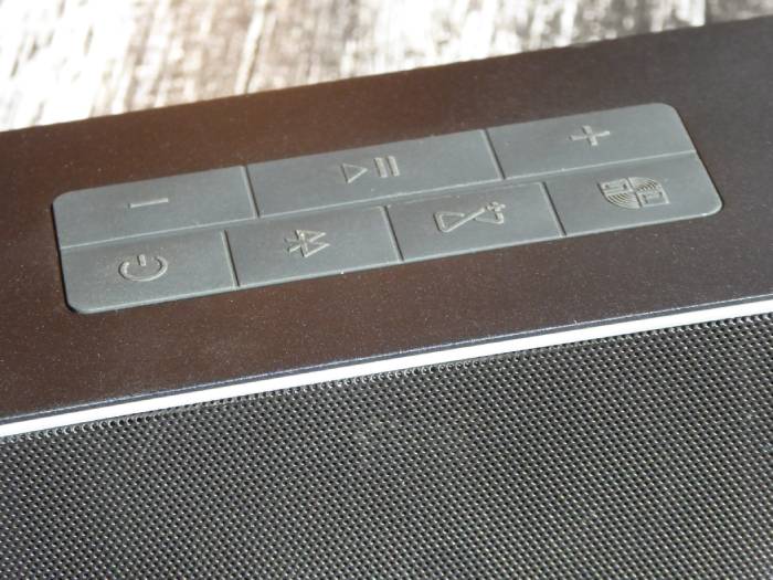 Tronsmart Studio Buttons