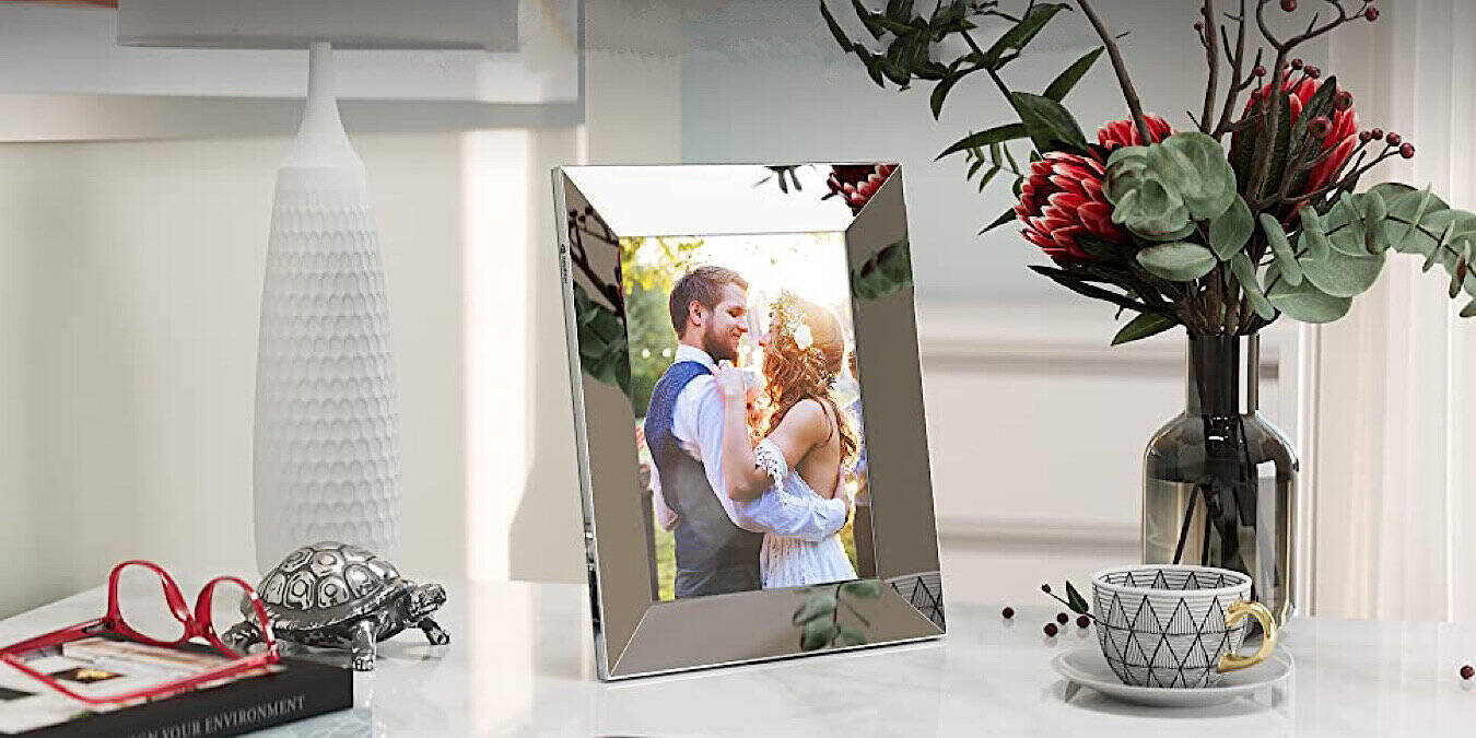 Nixplay Silver Frame Featured