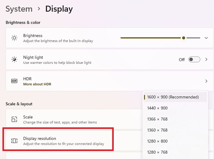 Adjusting screen resolution in settings.