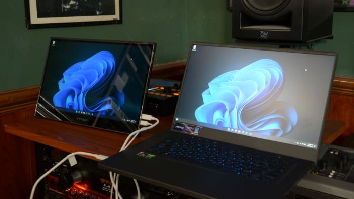 Innocn 15k1f Review Next To Laptop