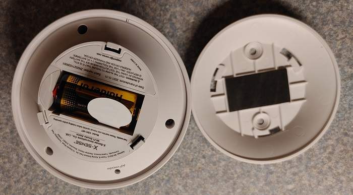 X Sense Wi Fi Smoke Detector Review Battery Tab