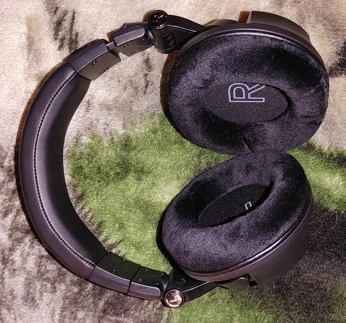 Oneodio Monitor 80 Open Back Headphones Review Earpads