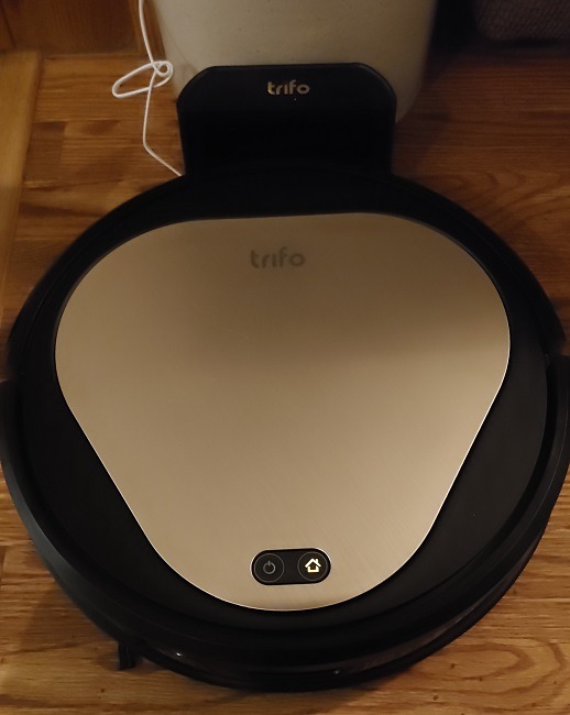 Trifo Ollie Pet Ai Smart Robot Vacuum Charging