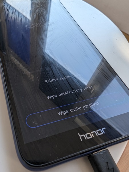 "Wipe cache partition" option visible in Android Recovery mode. 