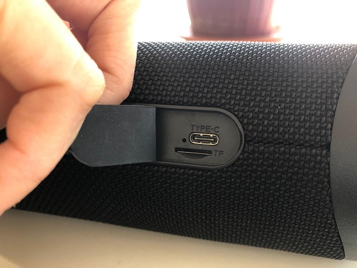 Tronsmart T7 Review Usb View