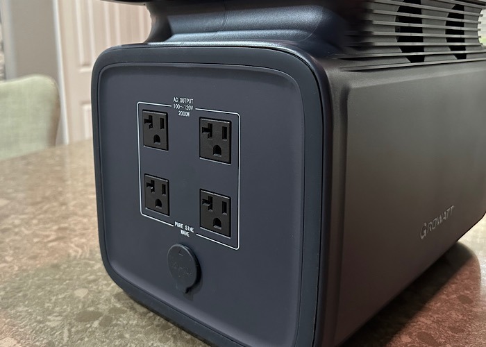 Growatt Right Side Output Ports