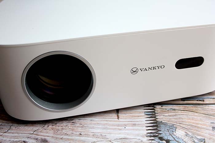 Vankyo V700w Front