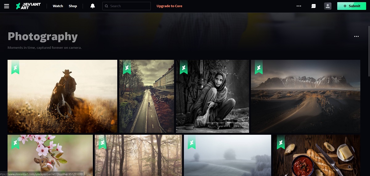 DeviantArt app interface overview.