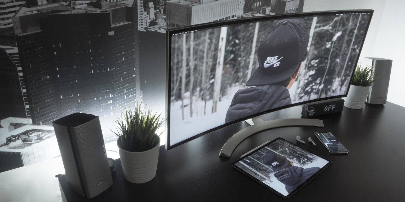 Curved vs. Flat Monitor: Which Is the Right Option for You?
