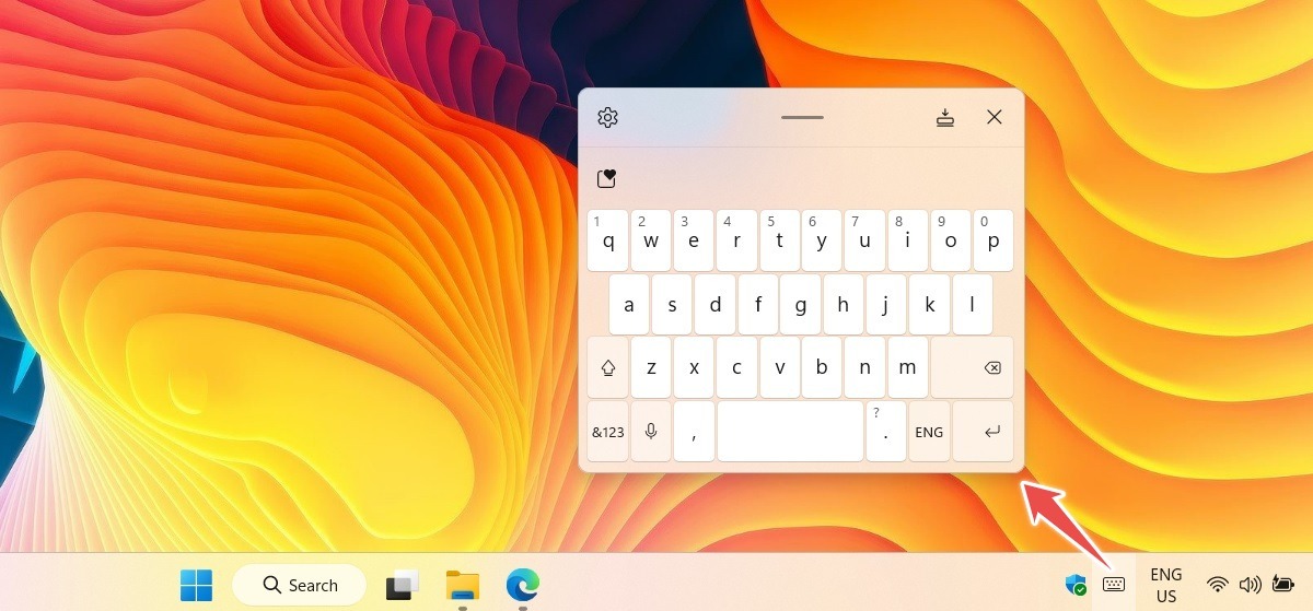 Touch keyboard in Windows 11 accessed from System Tray icons. 