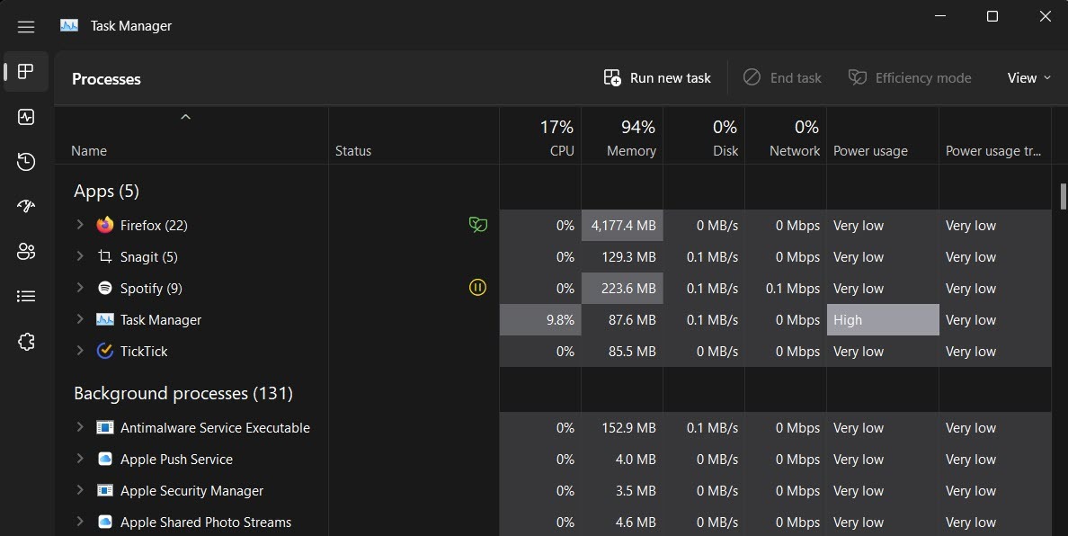 Task Manager with "Processes" tab active.