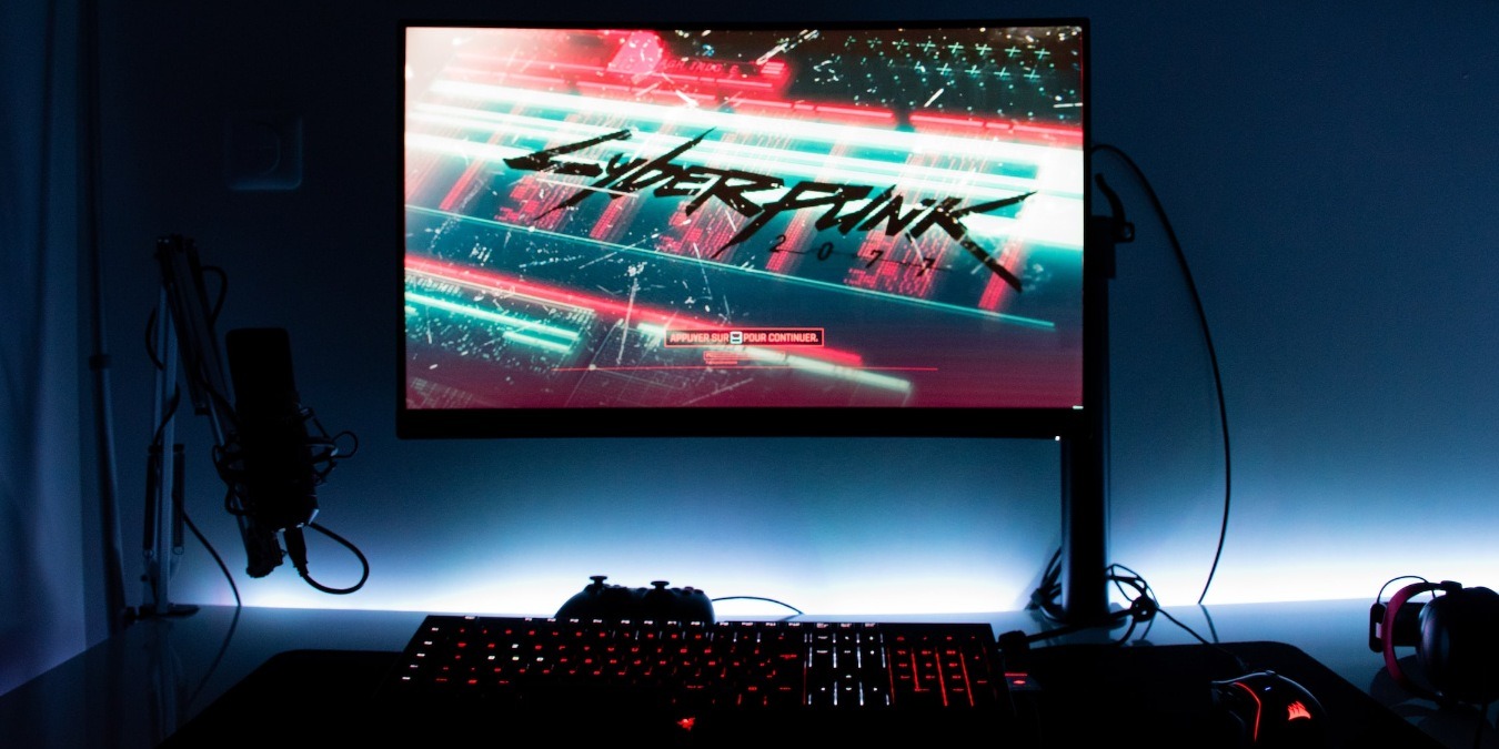 PC monitor showing Cyberpunk 2077 launch screen