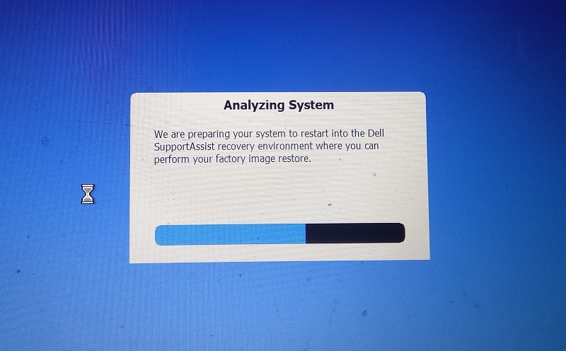 "Analyzing System" message in Windows 11.