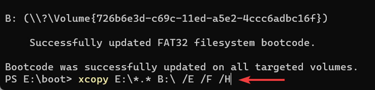 Copying Windows 11 installation files on USB drive.