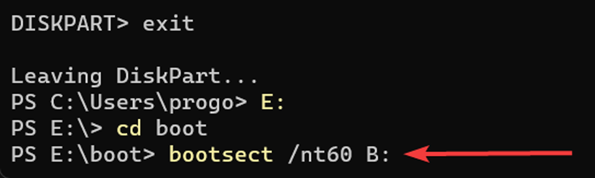 Adding BOOTMGR compatible bootcode to flash drive volume.