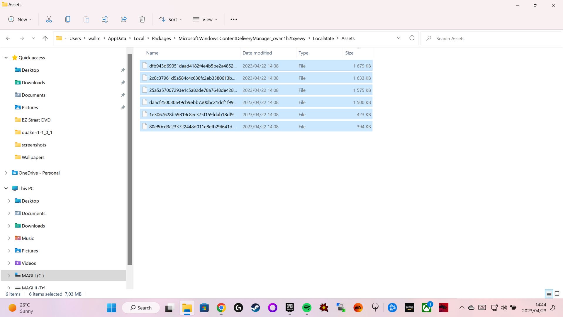 Spotlight images listed according to size in File Explorer.